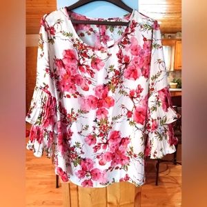 EST. 1946 size large color is pinks, cream and green. Has a floral design